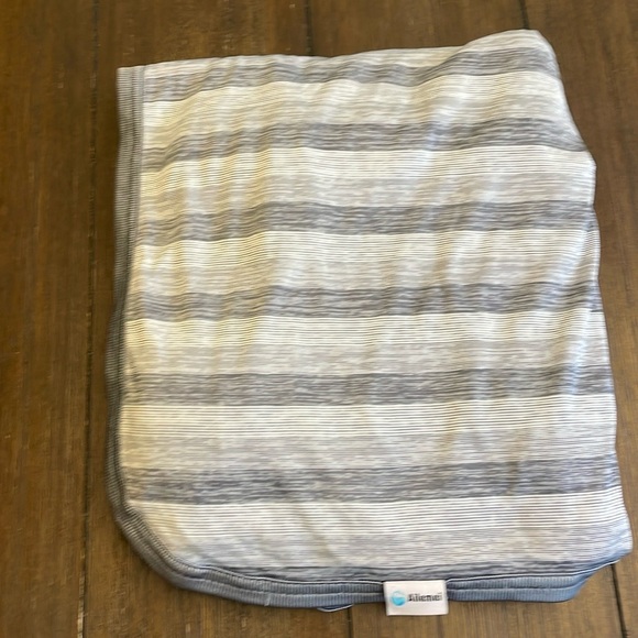 Ailemei cooling throw blanket - Picture 3 of 6